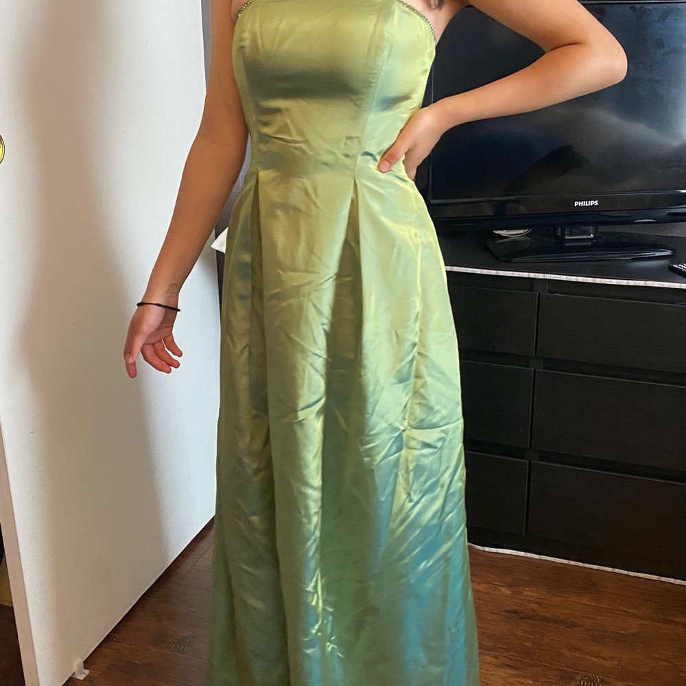 Dress - Picture 4 of 5